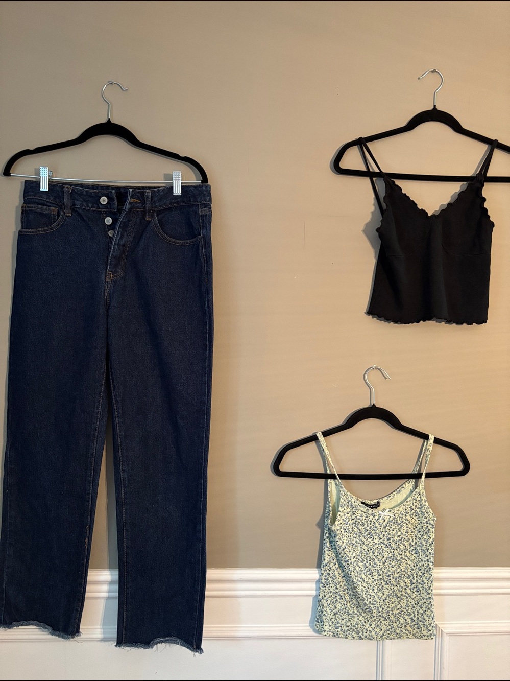 Brandy Melville 3p set Dark Blue High-Waist Women’s Jeans L+ 2 tank tops, size 2